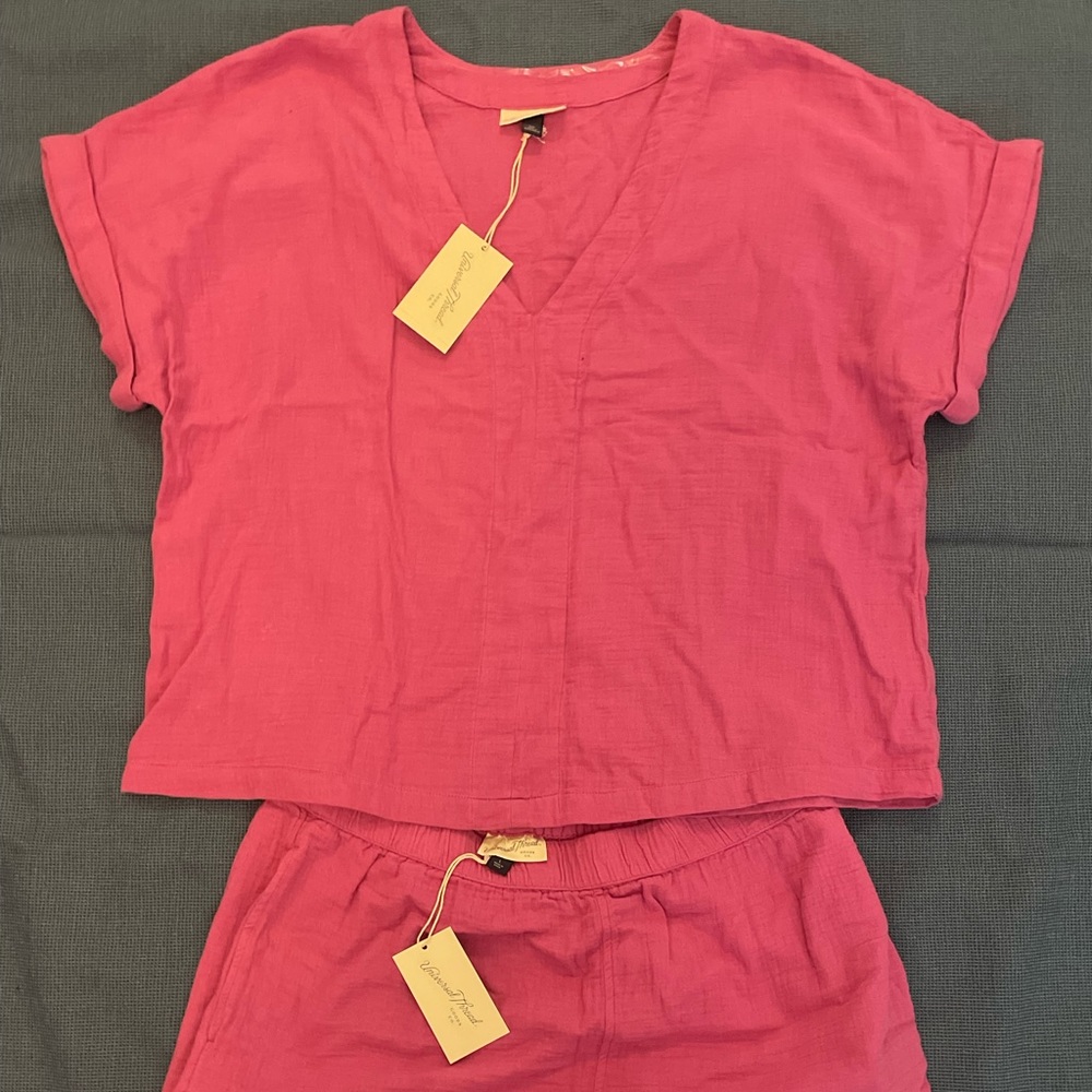 Universal Threads V- neck Top/Shorts Set - Picture 2 of 9